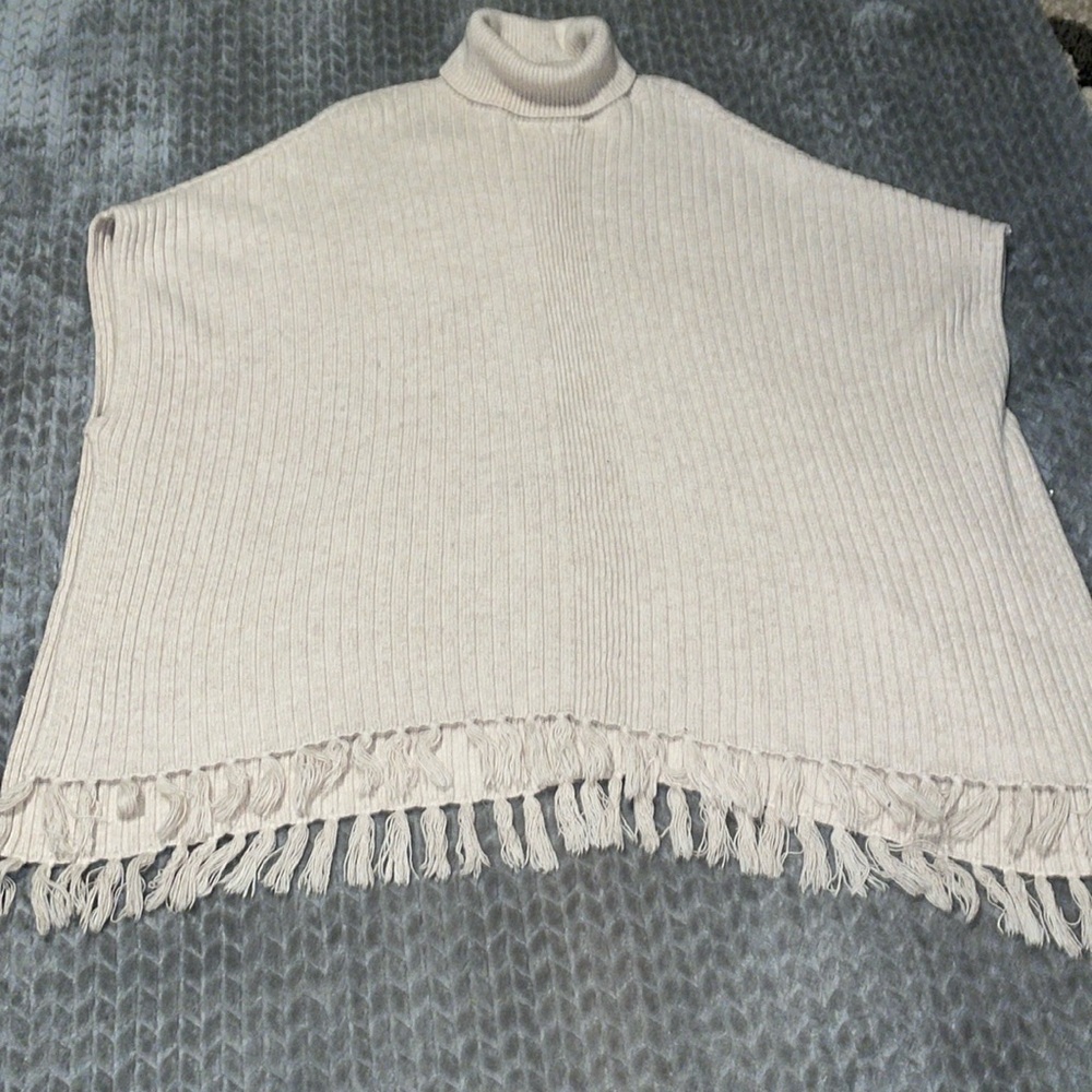 GAP‎ Cableknit turtleneck poncho.  OS/ One Size.